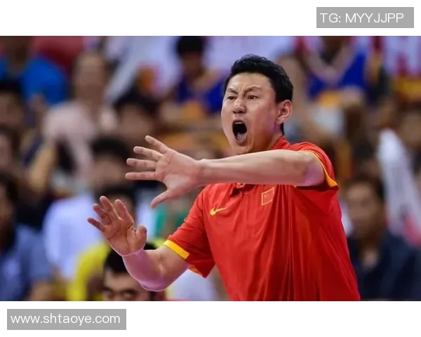 红队在与突尼斯的第一节较量中展现出强大实力与战术配合的精彩瞬间